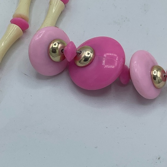 “MCM PINK BEADED VINTAGE NECKLACE” Costume Jewelry. - Picture 6 of 13